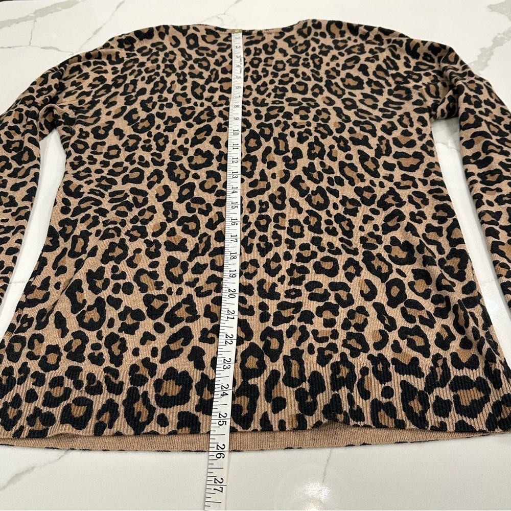 Amazon Essentials Classic Leopard Animal Print V-… - image 6